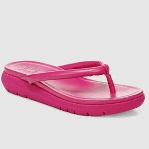 NATURALIZER Lovelle Thong Sandals Women's Shoes in Berry